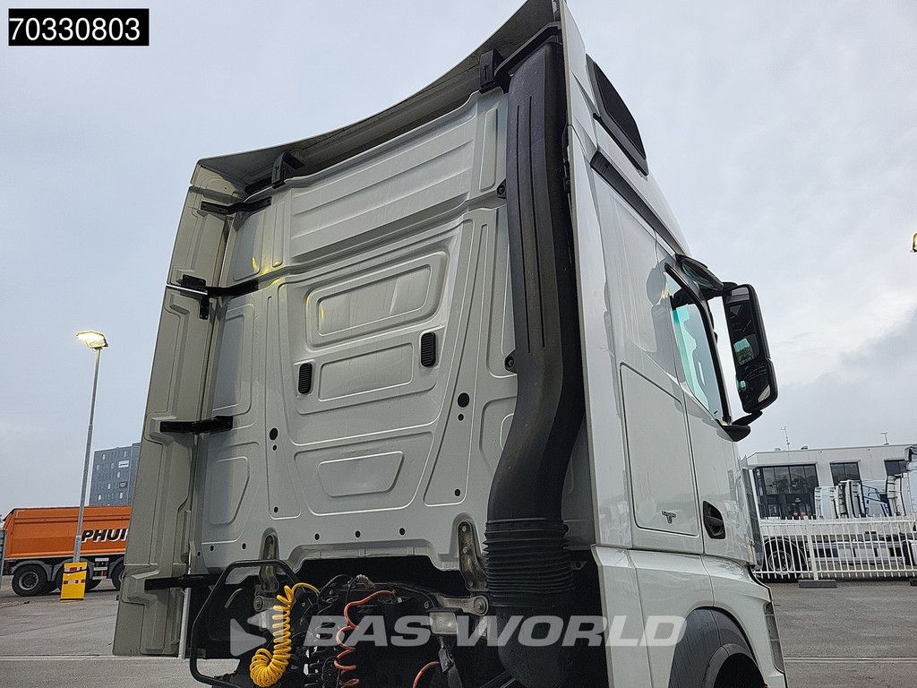Mercedes Actros 1843 4X2 BigSpace NL-Truck Retarder 2x Tanks