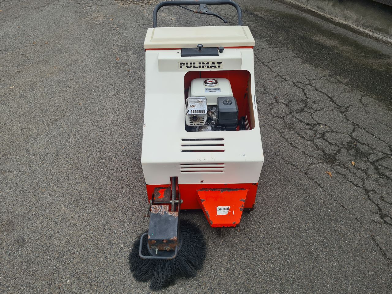 Pulimat sweeping 2001 st veegmachine met opvangbak Honda motor.