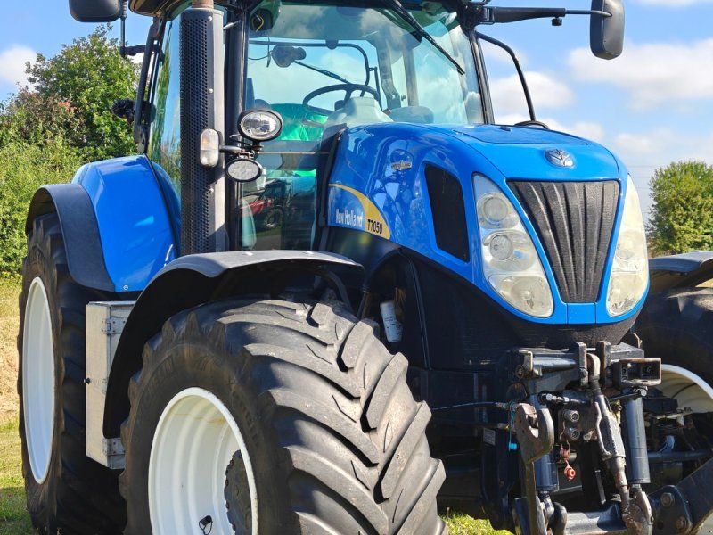 New Holland T7050 AUTO COMMAND