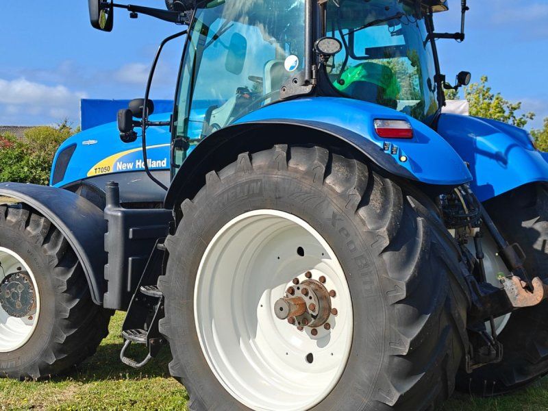 New Holland T7050 AUTO COMMAND