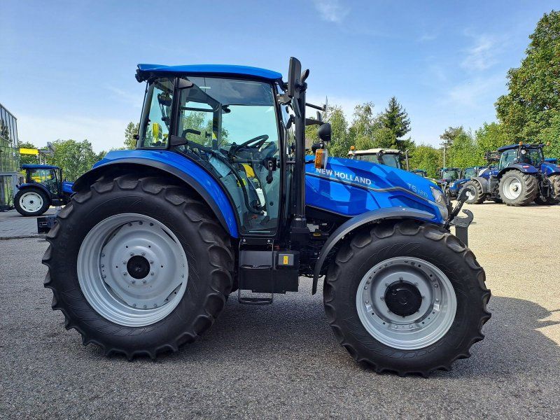 New Holland T5.120 Utility Powershuttle