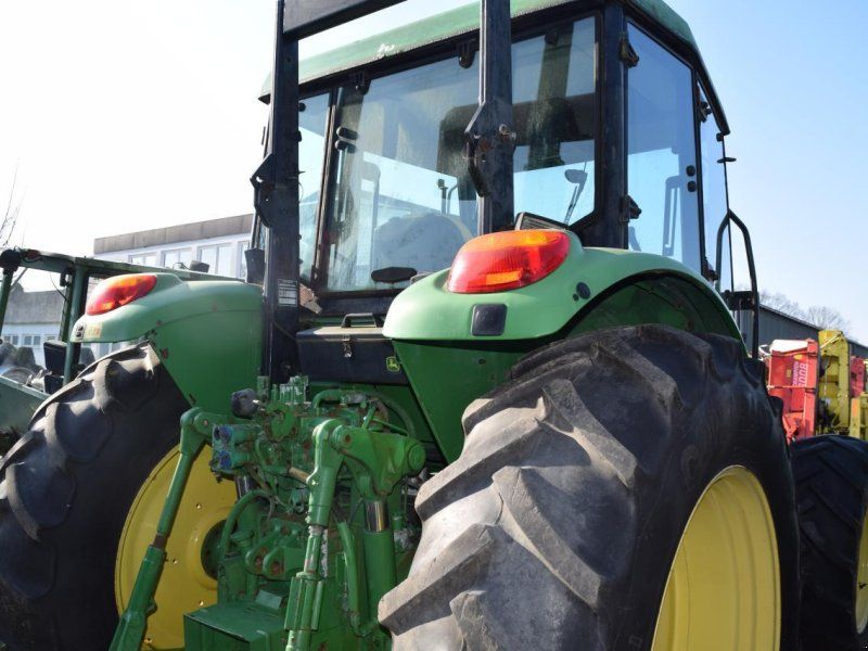 John Deere 6130