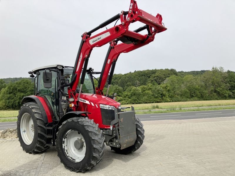Massey Ferguson 5711 DYNA 4 + Quicke Q4M