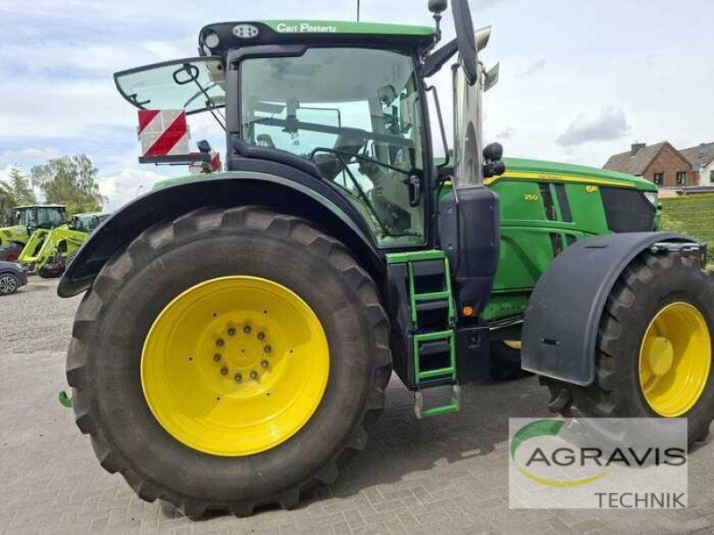 John Deere 6R 250