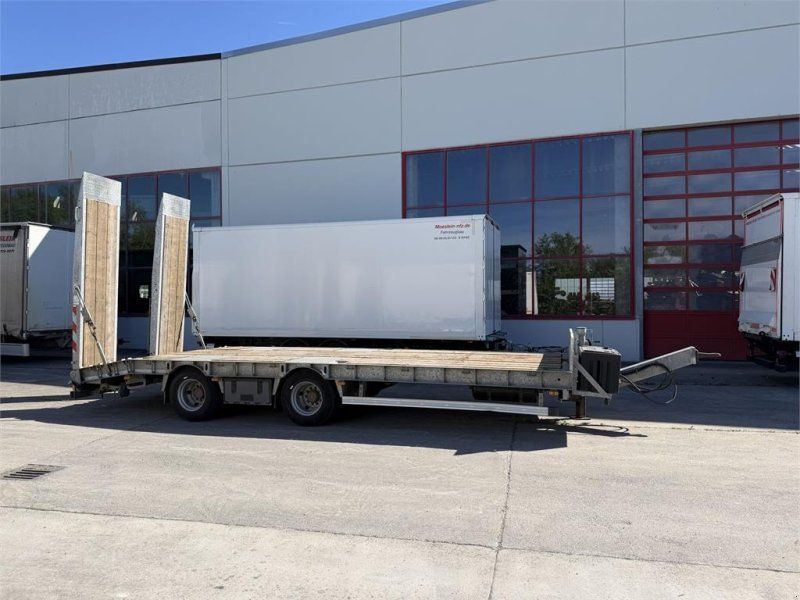 21 t Tandemtieflader, hydraulische Rampen
