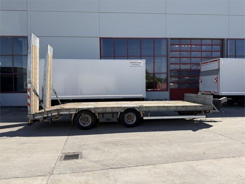 21 t Tandemtieflader, hydraulische Rampen