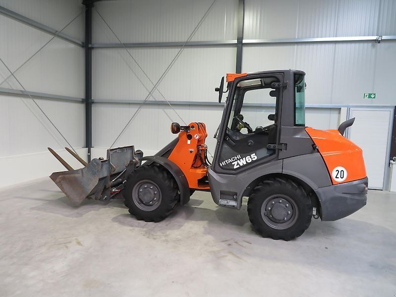 Hitachi ZW65 mit Schaufel+Palettengabel, *1000 Stunden *