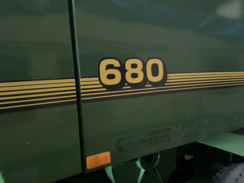 John Deere 680 minibigballe presser med samlevogn