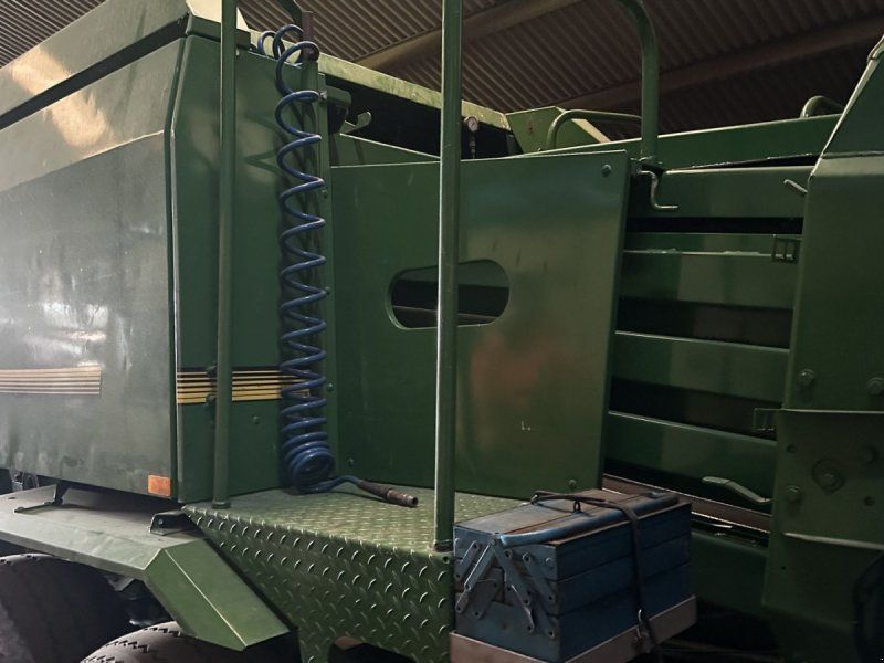 John Deere 680 minibigballe presser med samlevogn