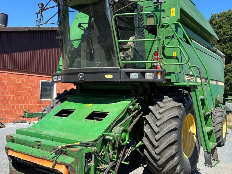 John Deere 2066