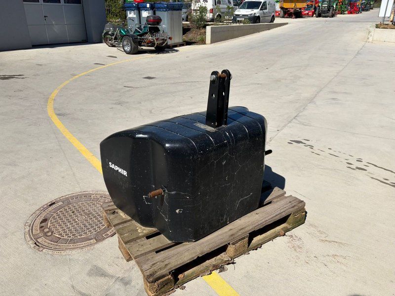 Saphir aus Stahlbeton 900 kg