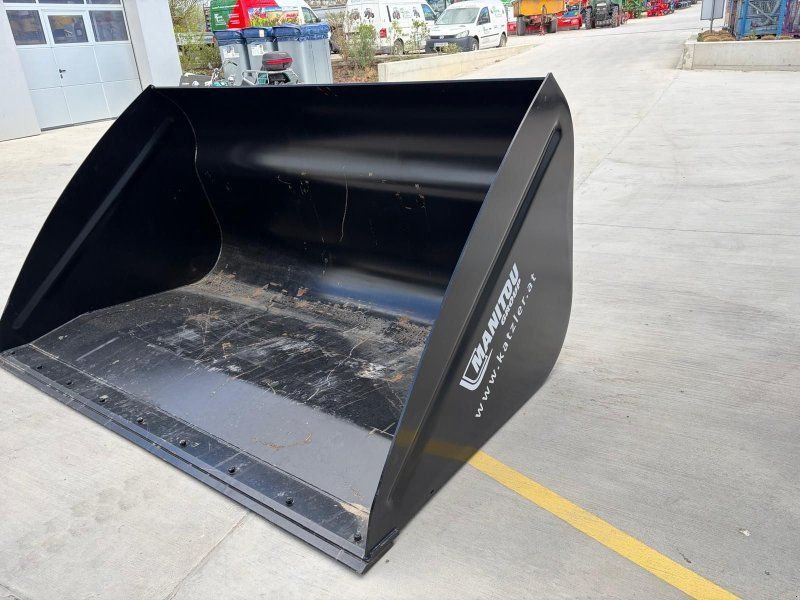 Manitou Leichtgutschaufel mit geschraubter Schürfleiste