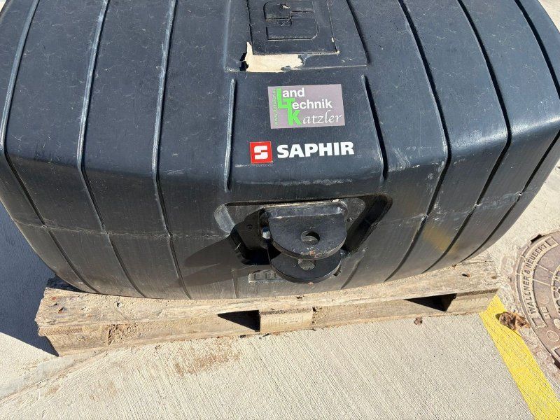 Saphir aus Stahlbeton 1100 kg