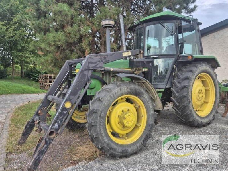 John Deere 2140