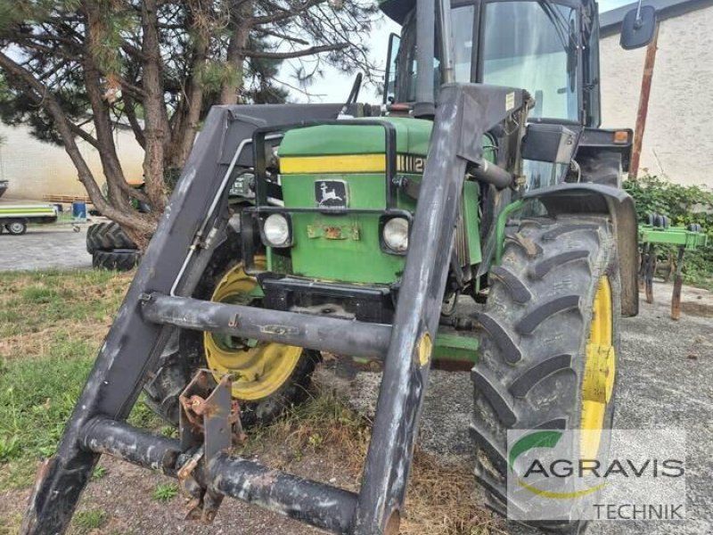 John Deere 2140