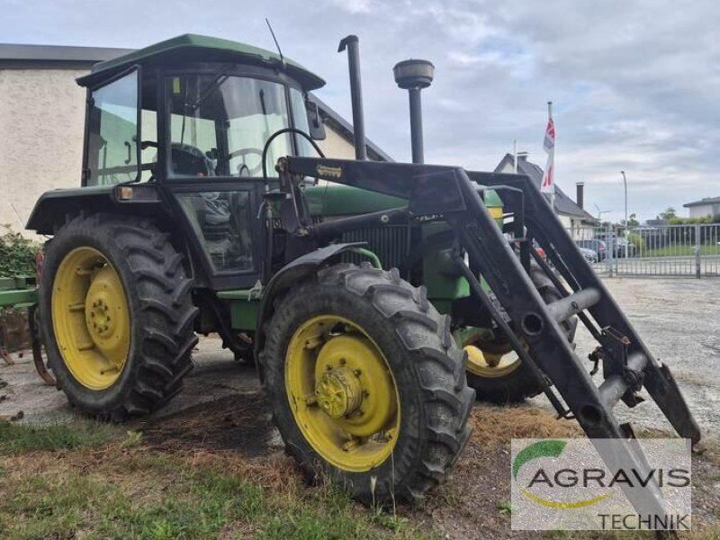 John Deere 2140