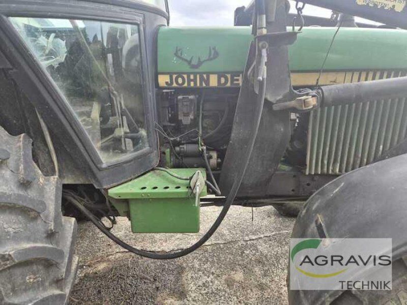 John Deere 2140
