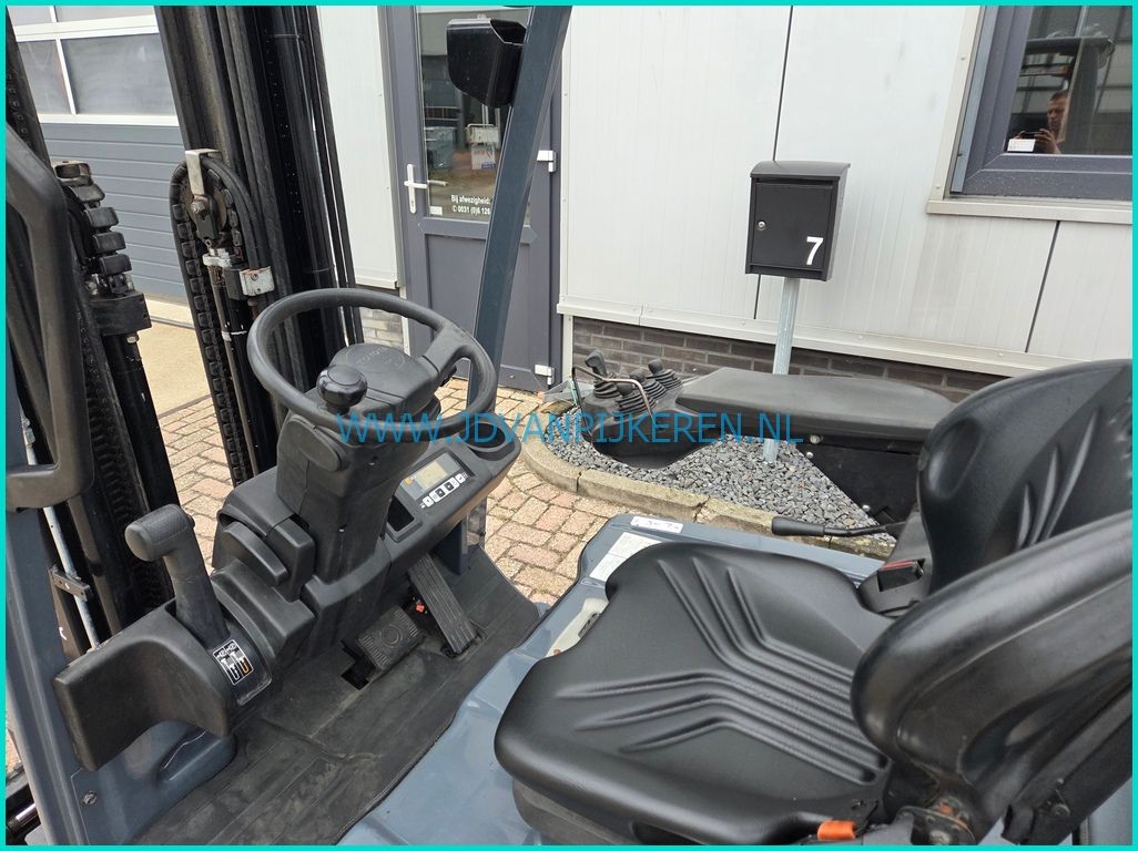 Toyota 8FBEKT16 1600kg 3292uur + triplex 5.5m + sideshift