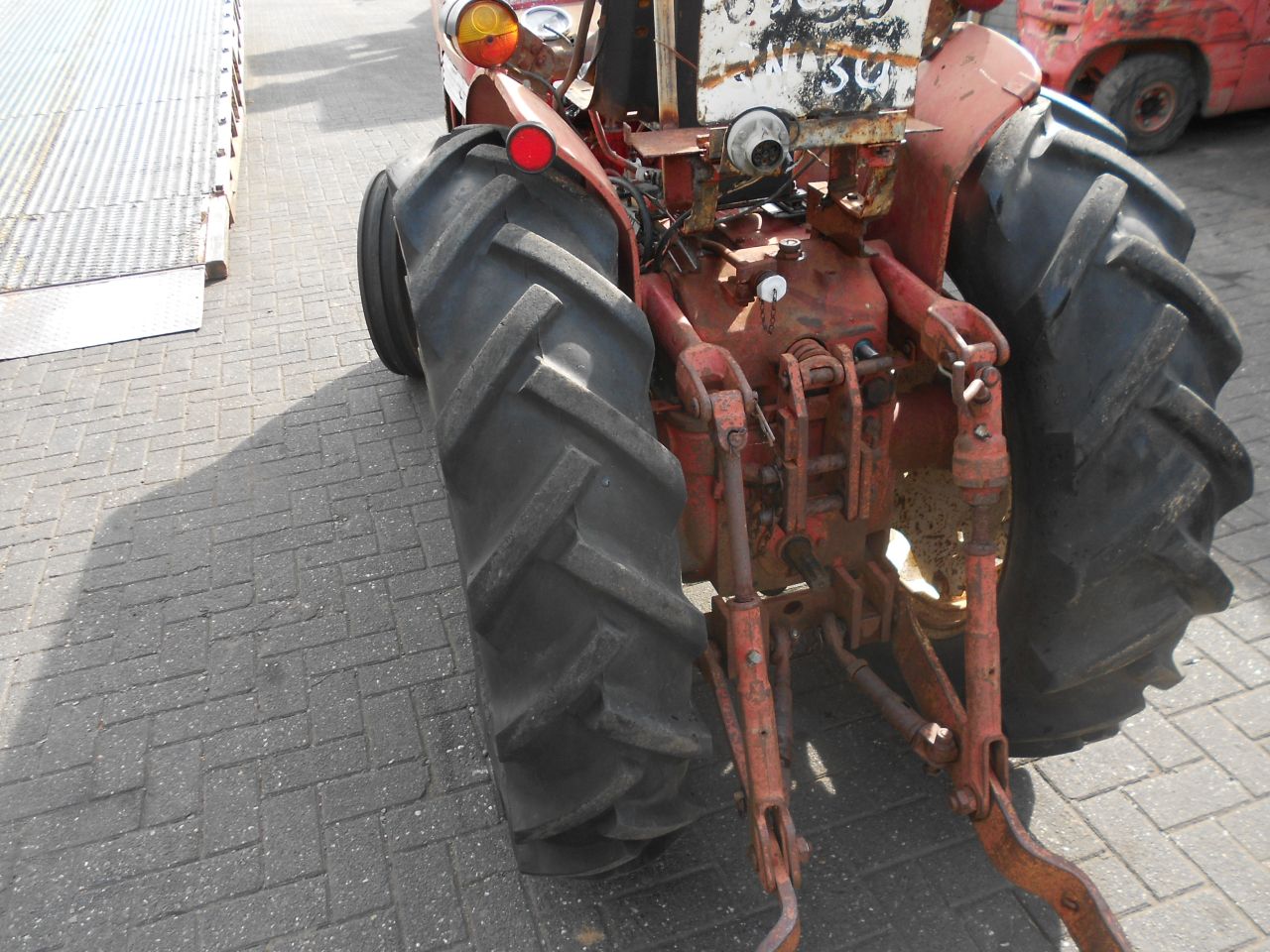 International 423 v