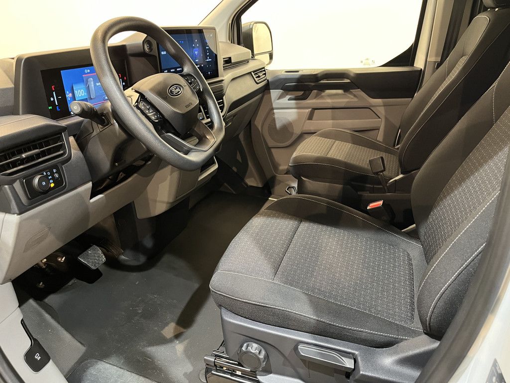 Ford E-Transit Cust. 320 L1H1 Trend 65 kWh / 100% Elektrisch !! / Airco / Cruise Control / CarPlay / Camera / LED / 9.650 KM !!