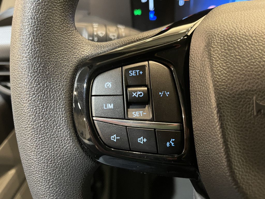 Ford E-Transit Cust. 320 L1H1 Trend 65 kWh / 100% Elektrisch !! / Airco / Cruise Control / CarPlay / Camera / LED / 9.650 KM !!