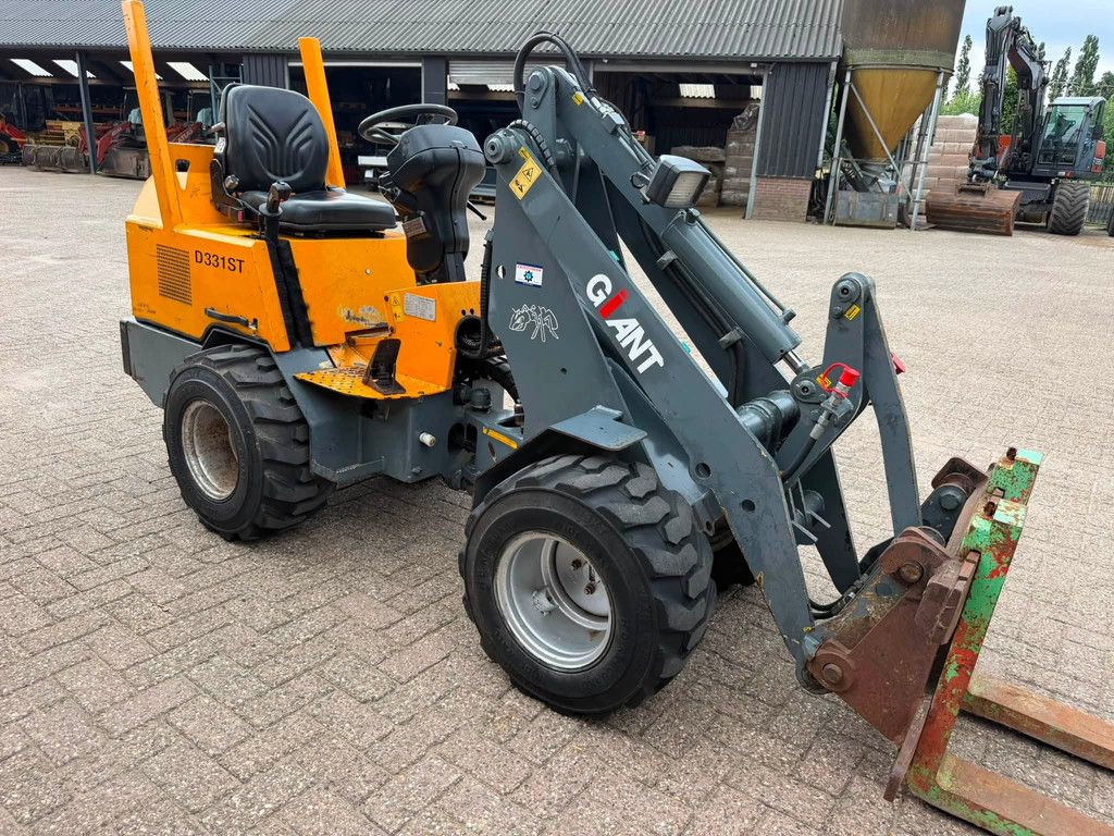 Giant D331 ST Shovel Loader