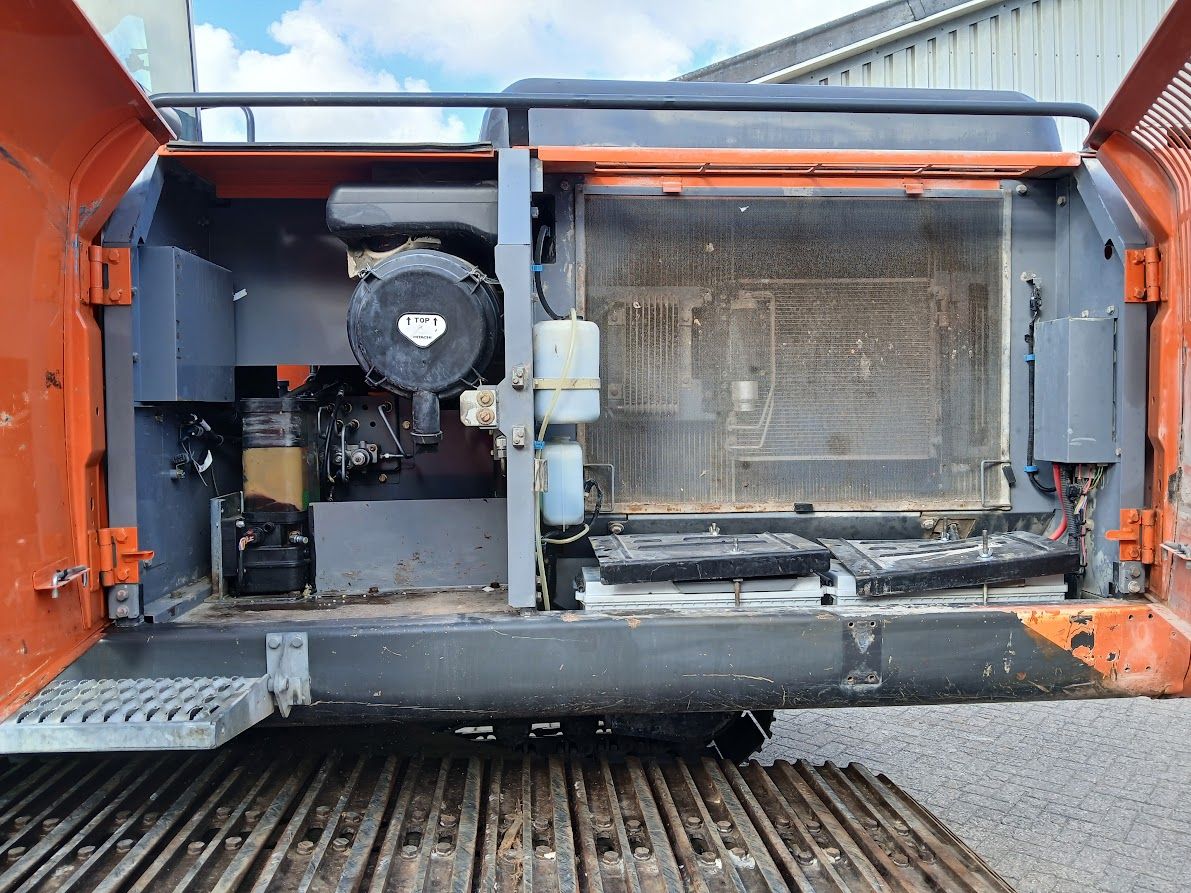 Hitachi ZX250LC-5B