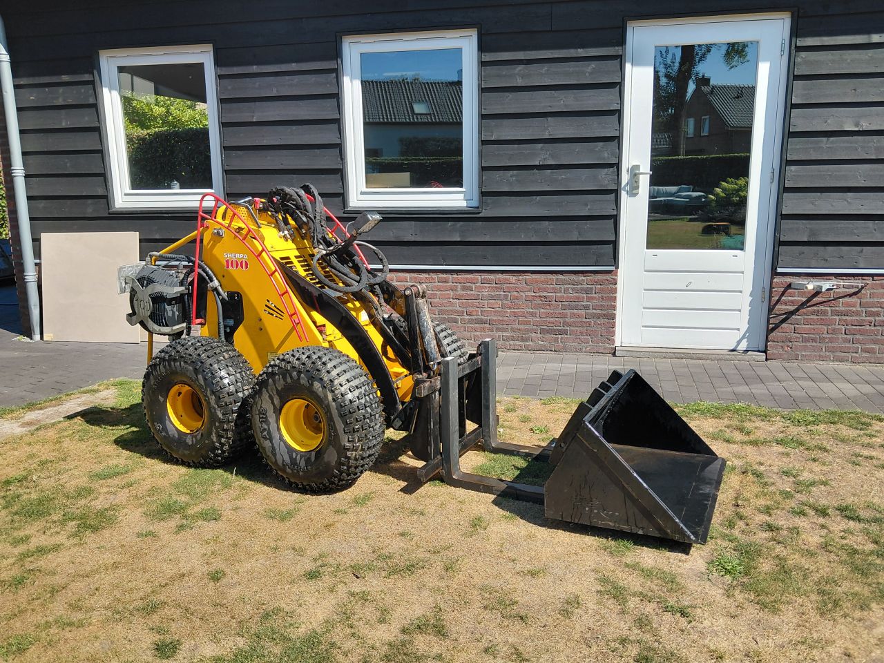 Sherpa 100 / Skidster / Giant / Mini loader / Shovel/ Honda