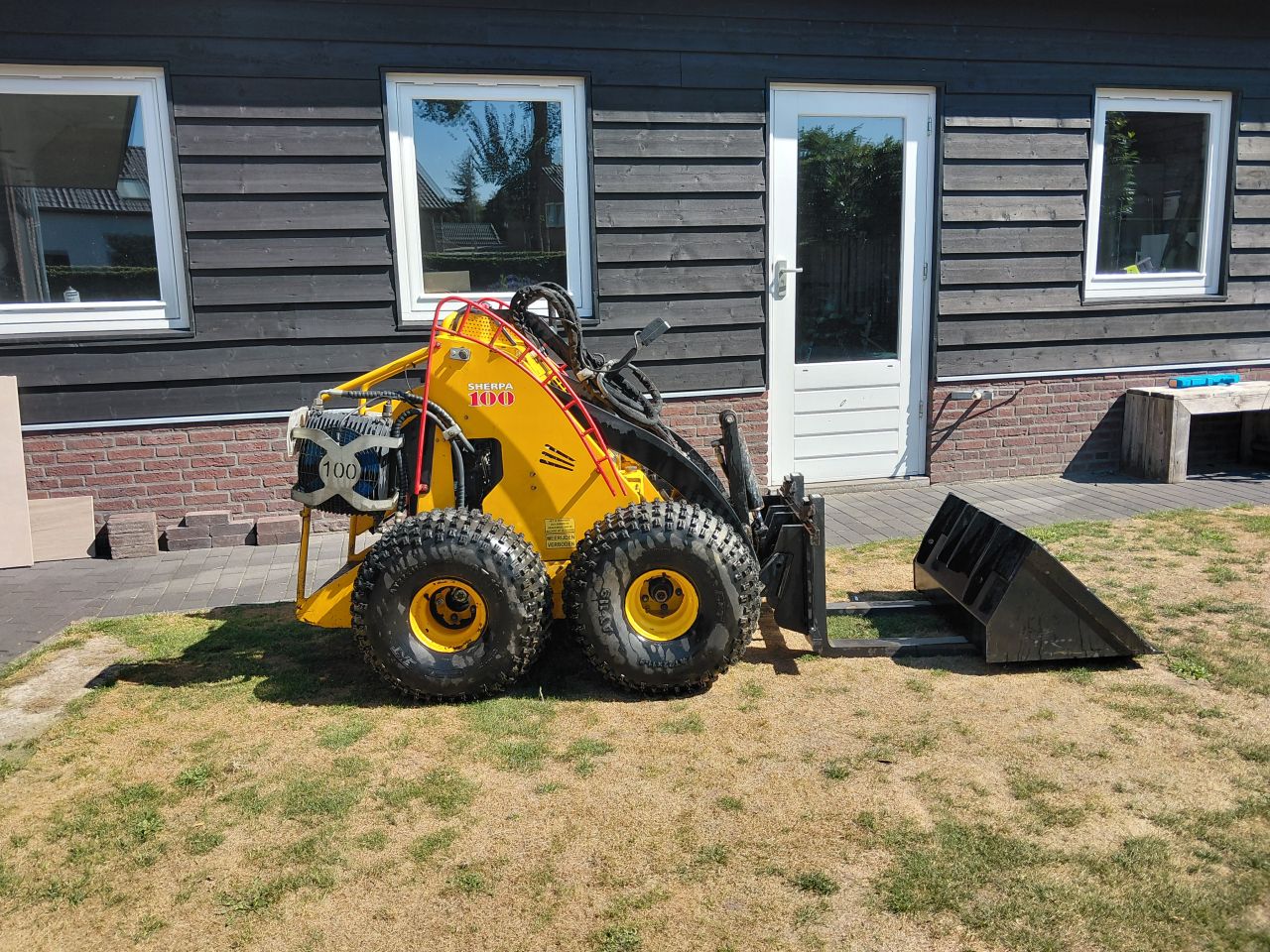 Sherpa 100 / Skidster / Giant / Mini loader / Shovel/ Honda
