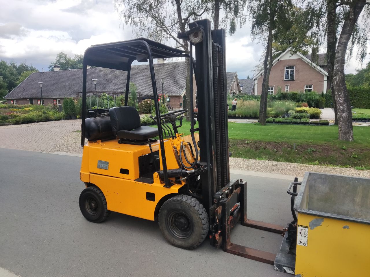 Toyota heftruck (type 2FG14, 1.350 kg.) inclusief kantelbak