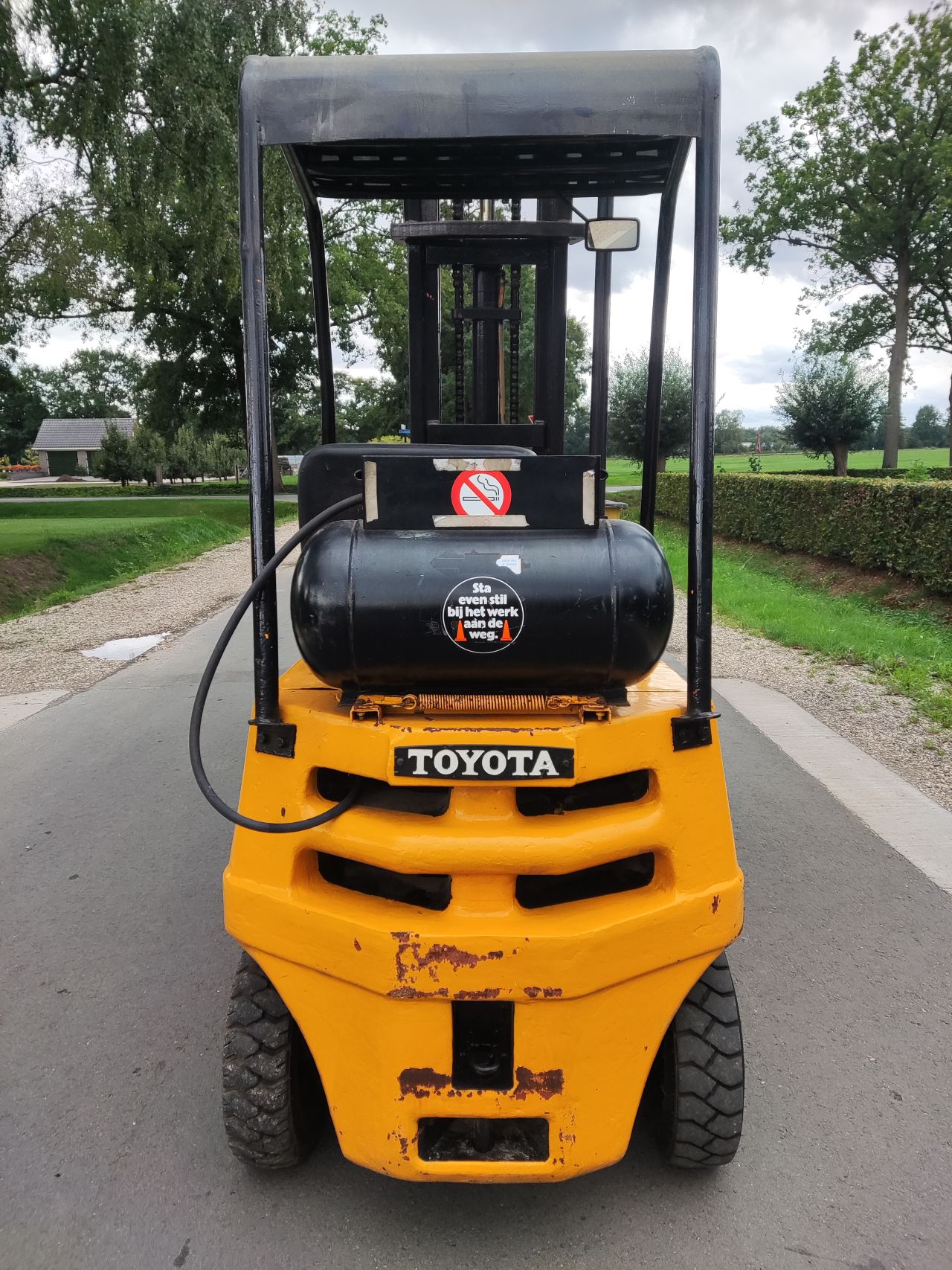 Toyota heftruck (type 2FG14, 1.350 kg.) inclusief kantelbak