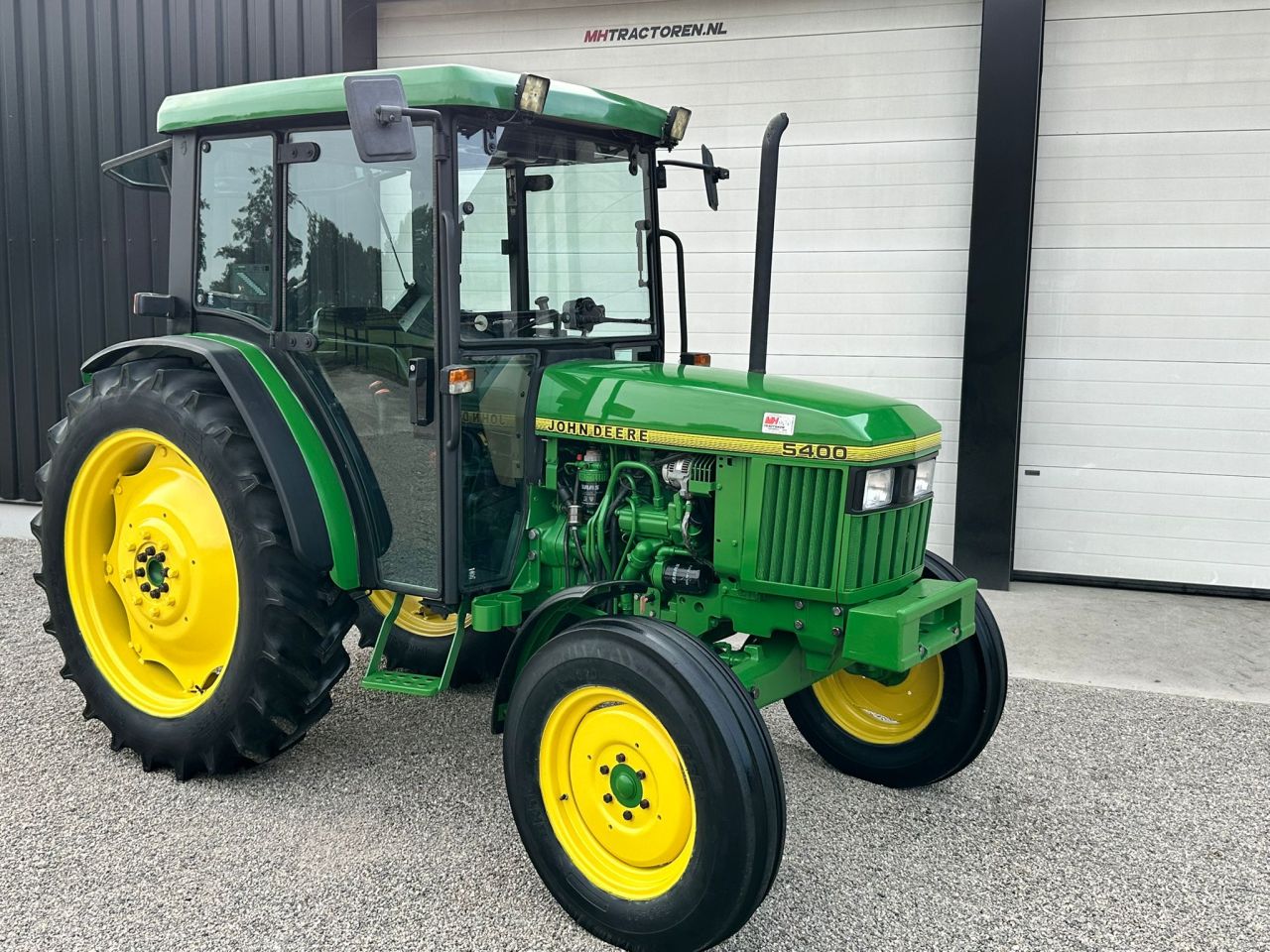 TE KOOP: zeer nette JOHN DEERE 5400