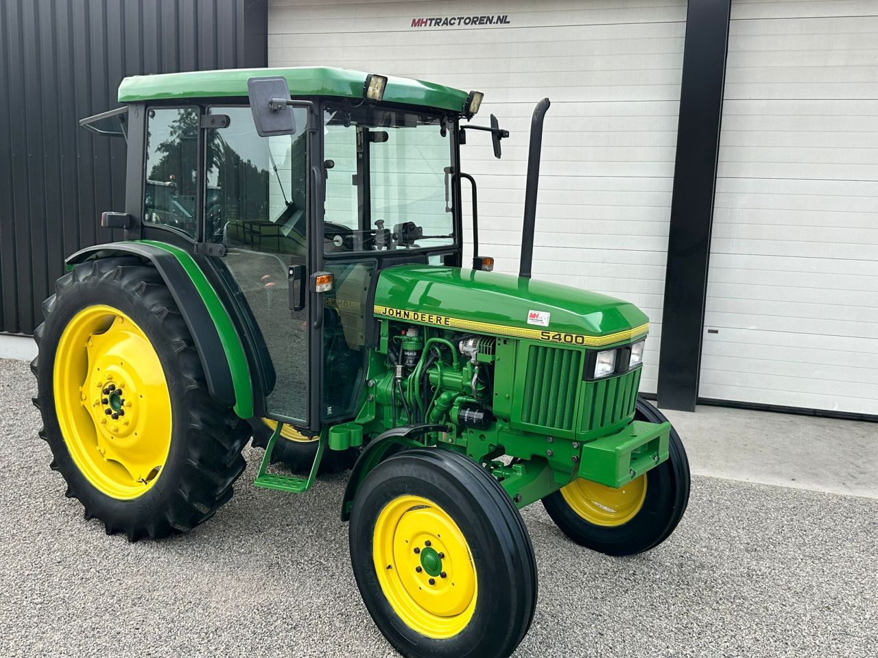 TE KOOP: zeer nette JOHN DEERE 5400