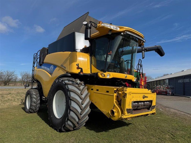 New Holland CR9090 SLH 4WD