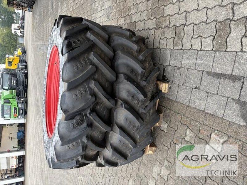 BKT PFLEGEBEREIFUNG 380 / 85 R 24 + 420 / 85 R 38