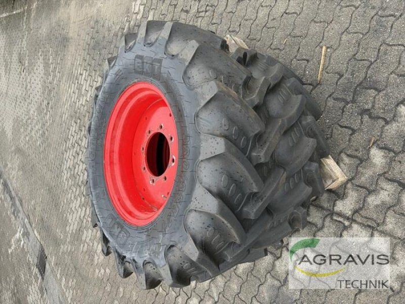 BKT PFLEGEBEREIFUNG 380 / 85 R 24 + 420 / 85 R 38