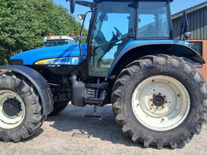 New Holland TM 155 med nye bagdæk og frontlift