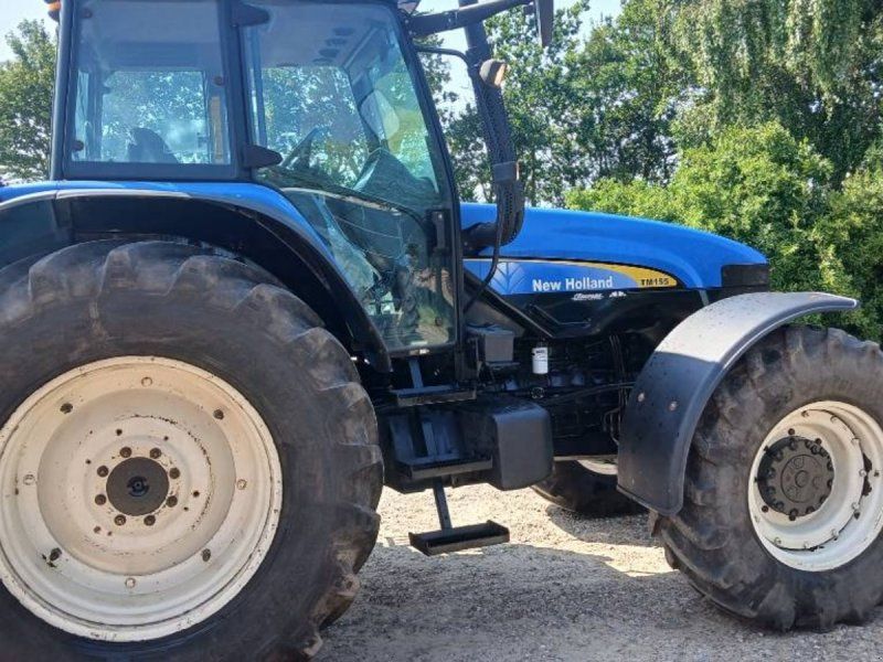 New Holland TM 155 med nye bagdæk og frontlift