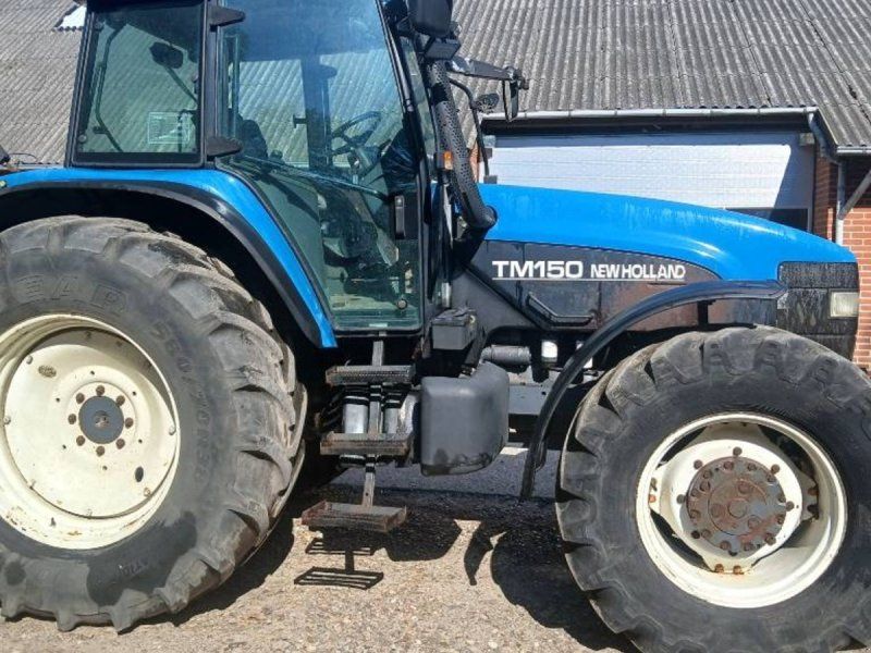 New Holland TM 150 med frontlift and Range Command gearkasse