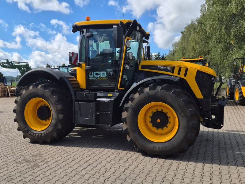 JCB Fastrac 4220 Demo Volausrüstung
