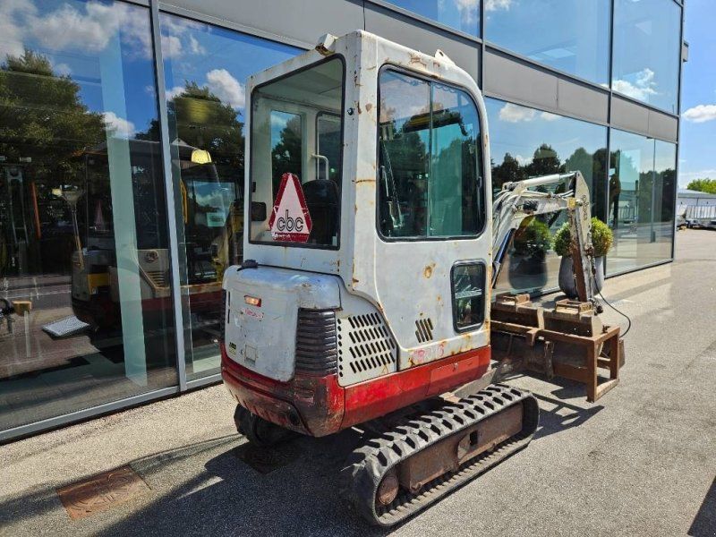 Takeuchi TB 016