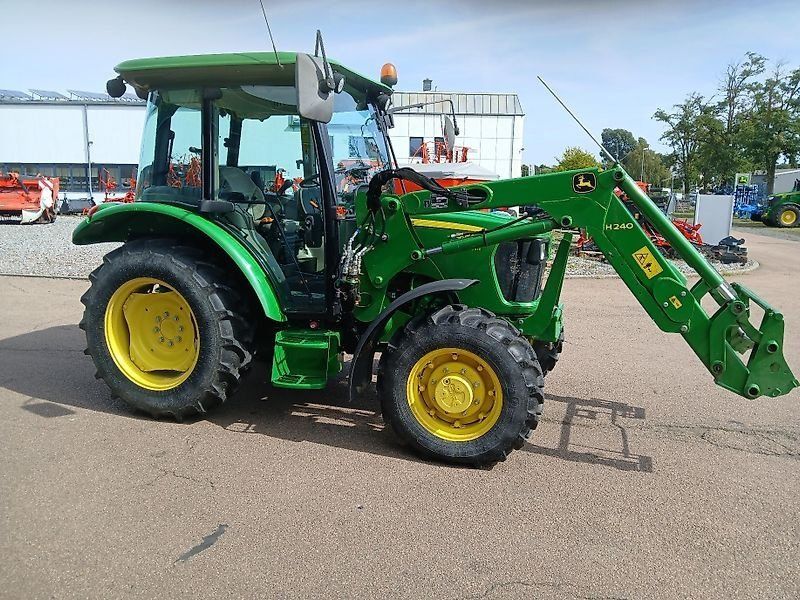 John Deere 5050E