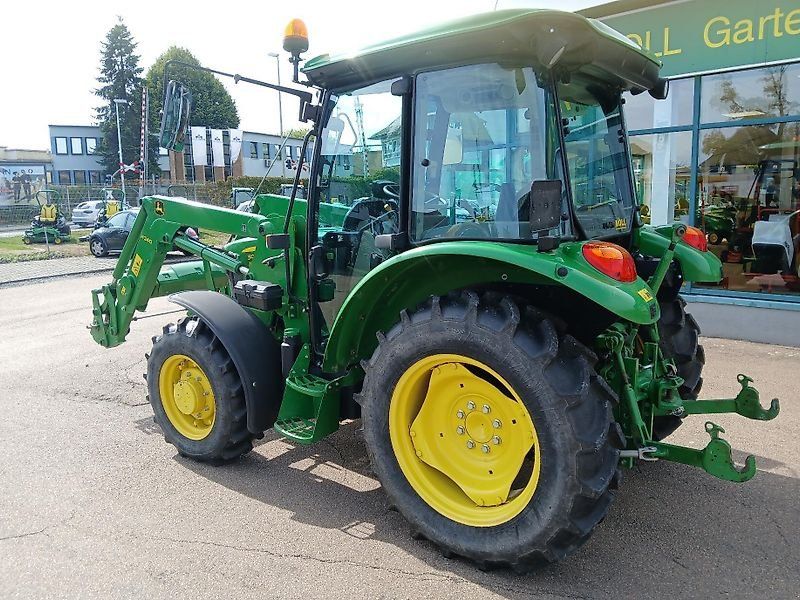 John Deere 5050E