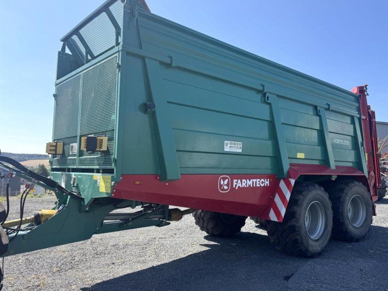 Farmtech FORTIS 2200 Abschiebewagen + Streuwerk
