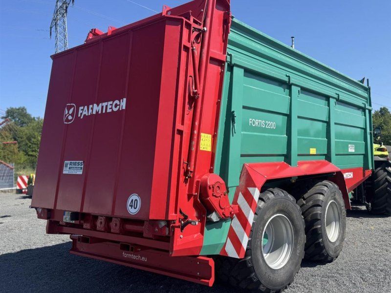 Farmtech FORTIS 2200 Abschiebewagen + Streuwerk