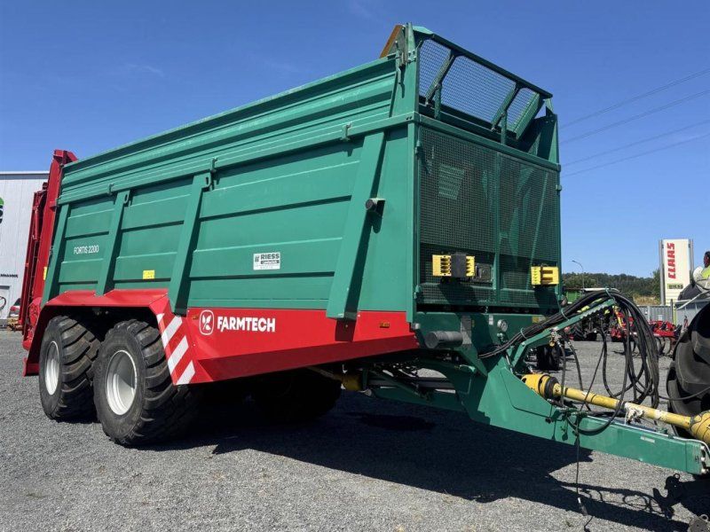 Farmtech FORTIS 2200 Abschiebewagen mit Streuwerk