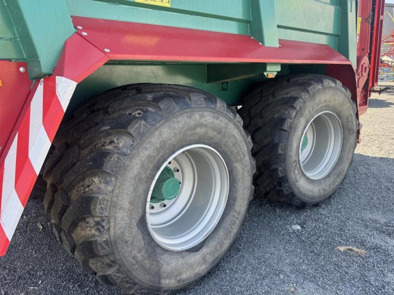 Farmtech FORTIS 2200 Abschiebewagen mit Streuwerk