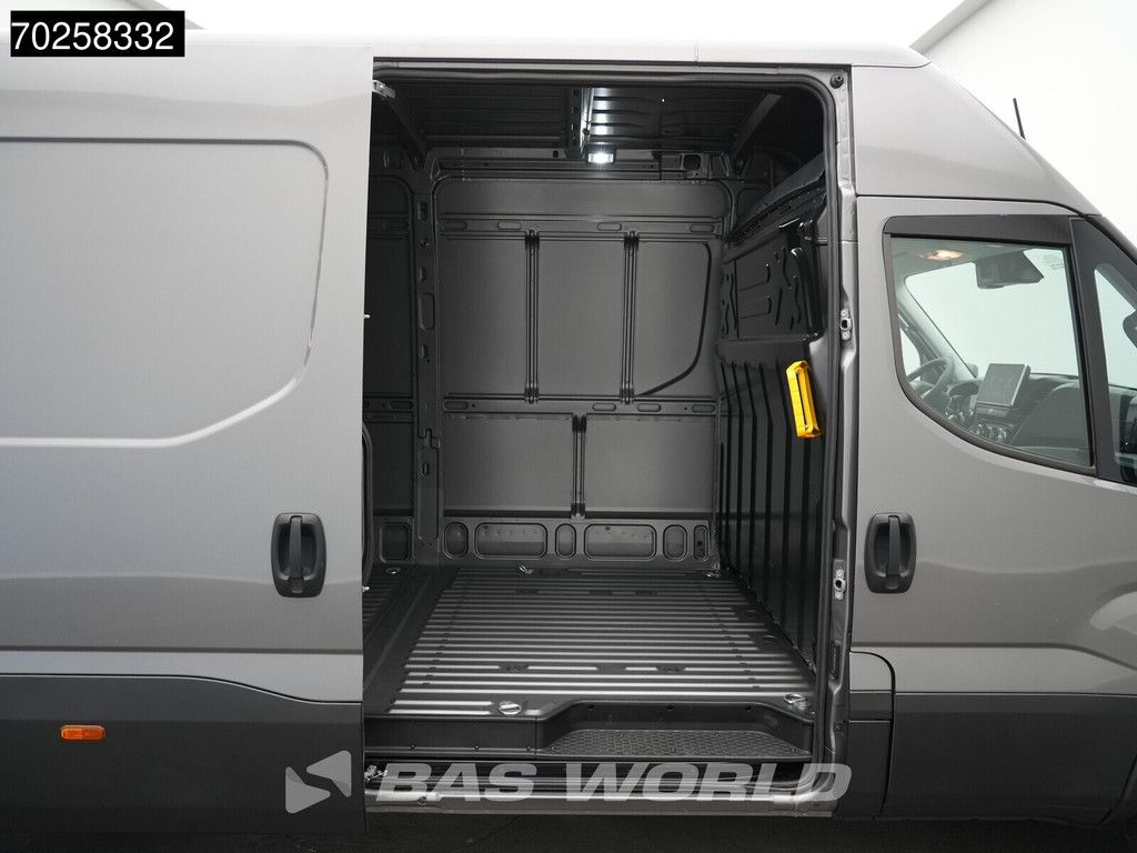 Iveco Daily 35S21 BPM VRIJ! 3.0L Automaat 210PK L3H2 2025-Model 3,5t Trekvermogen ACC LED CarPlay Camera Parkeersensoren Velgen 16m3 Euro6 L4H2 16m3 Airco