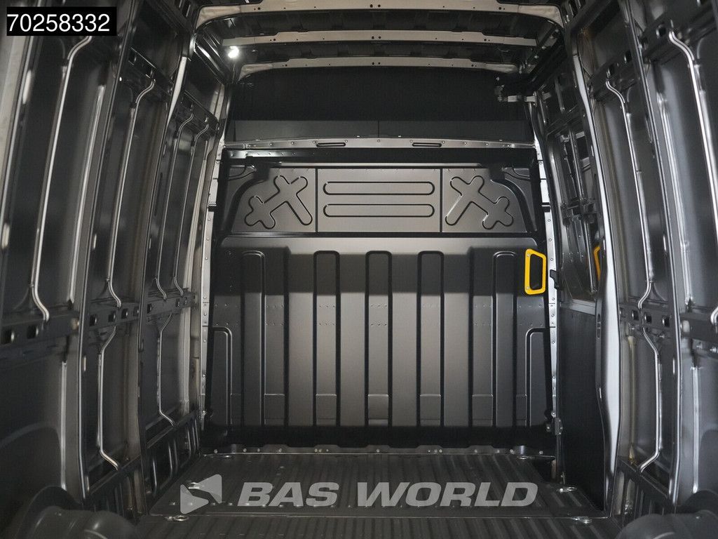Iveco Daily 35S21 BPM VRIJ! 3.0L Automaat 210PK L3H2 2025-Model 3,5t Trekvermogen ACC LED CarPlay Camera Parkeersensoren Velgen 16m3 Euro6 L4H2 16m3 Airco