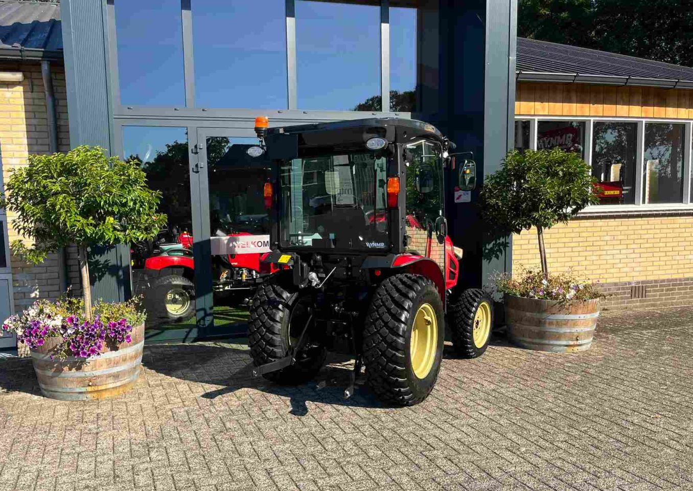 Yanmar YT 235 HST voorzien van cabine